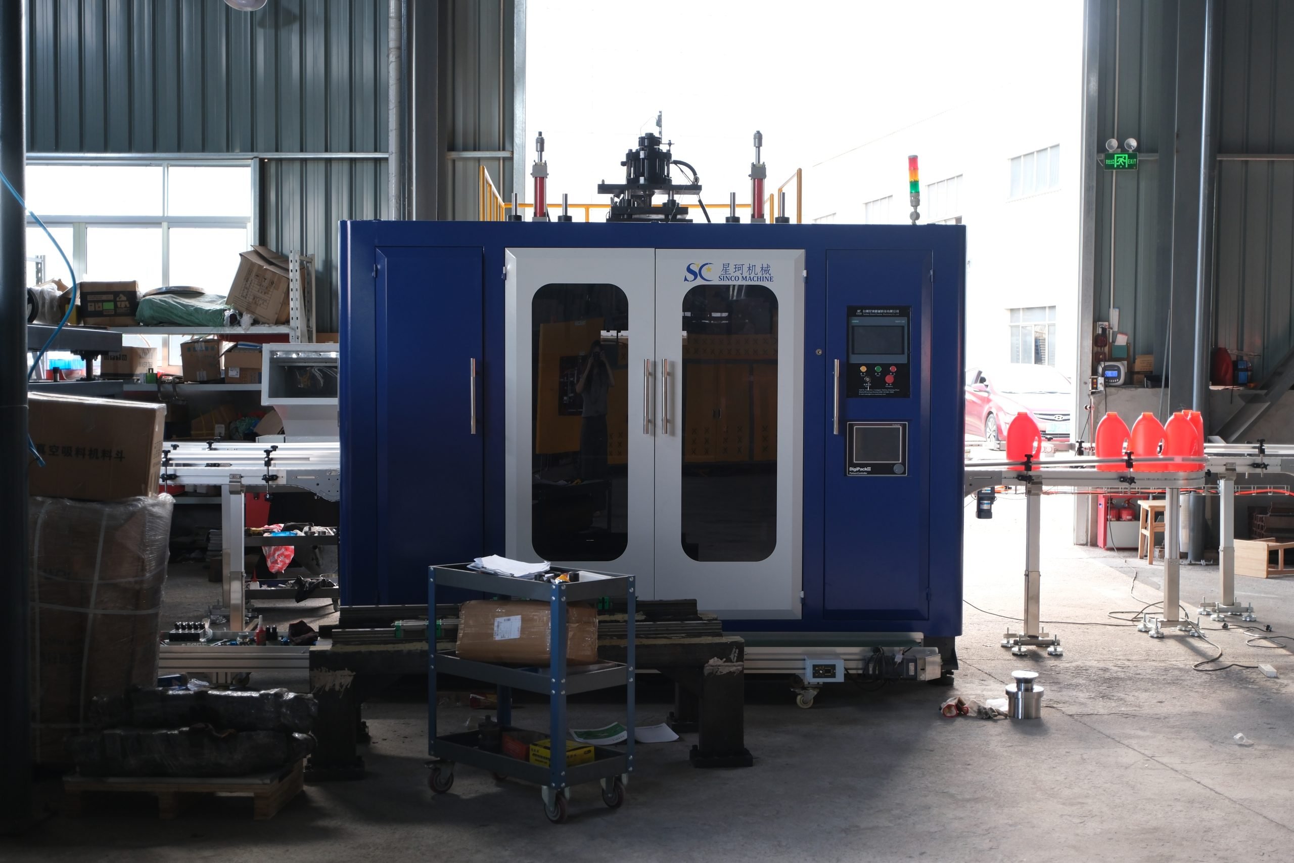 Energy-saving continuous extrusion blow molding machine